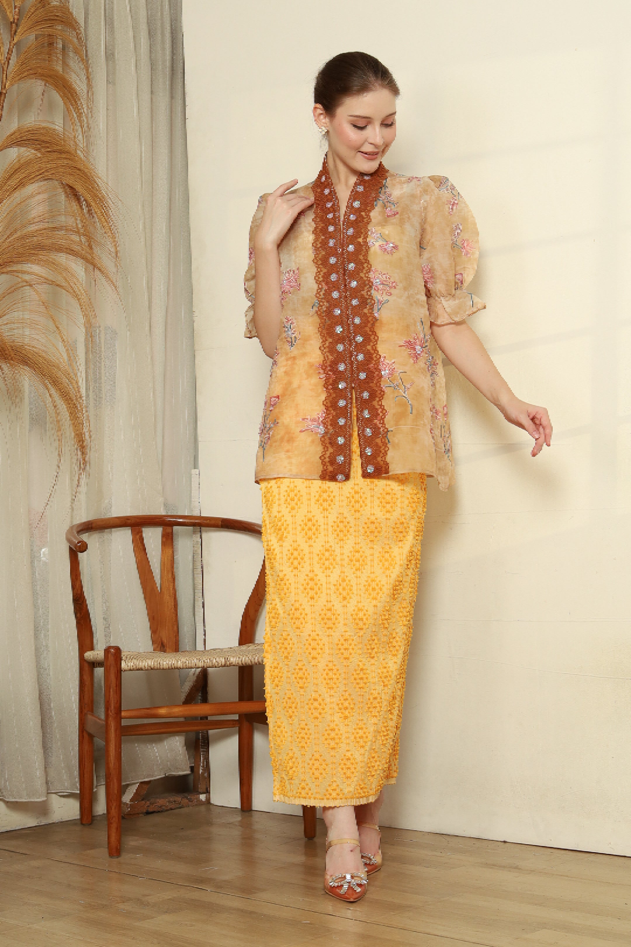 AT / Nirmala Top
