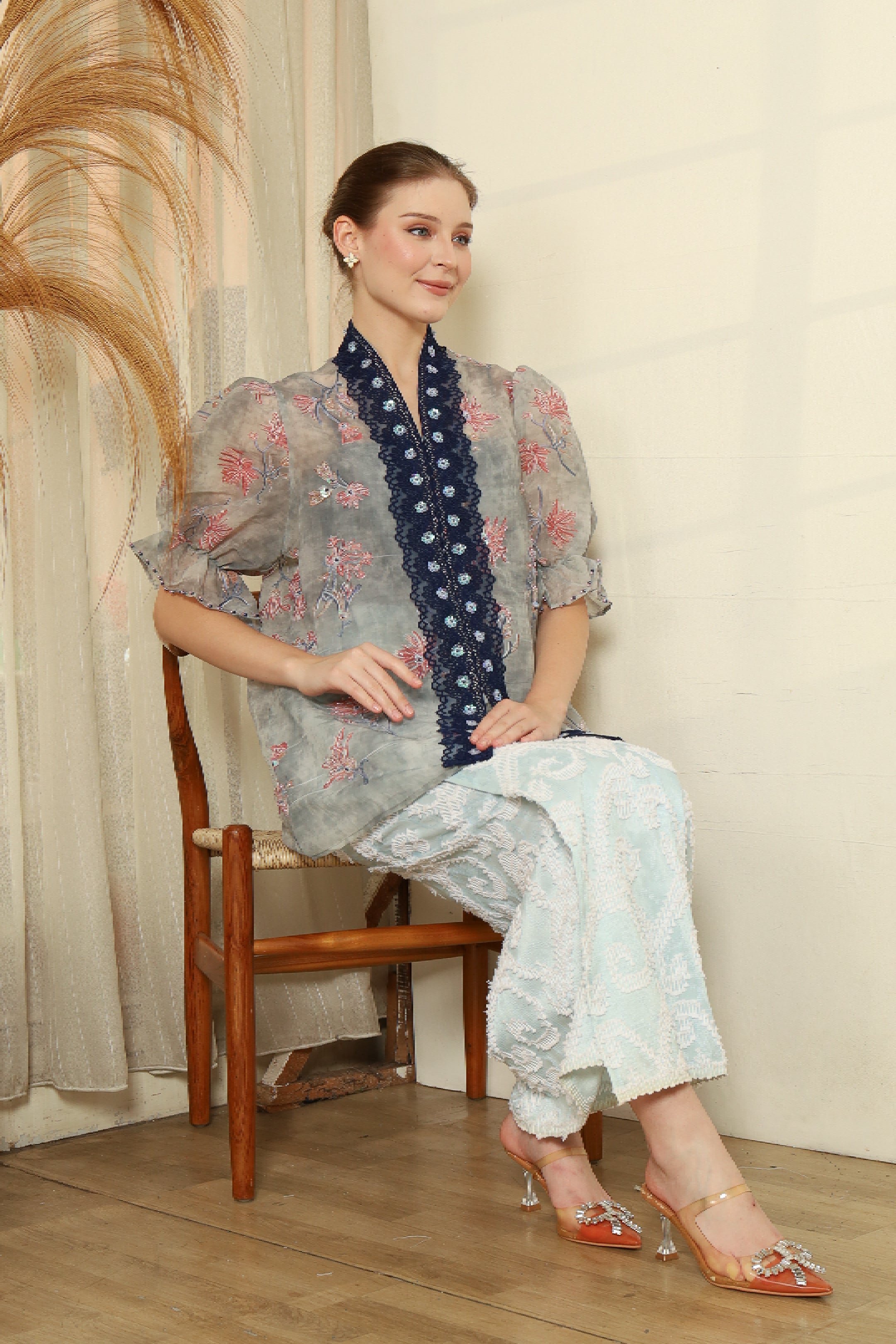 AT / Nirmala Top