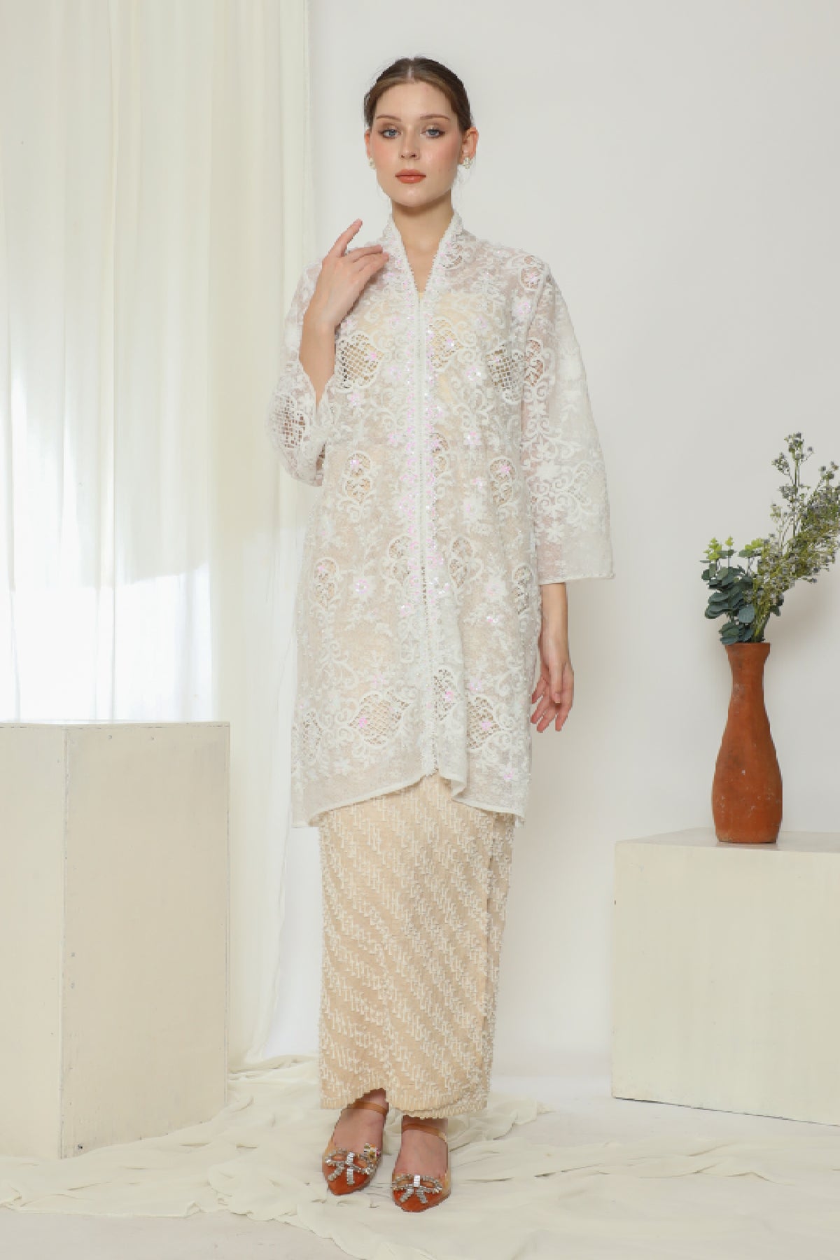 AT / Lumea Outer
